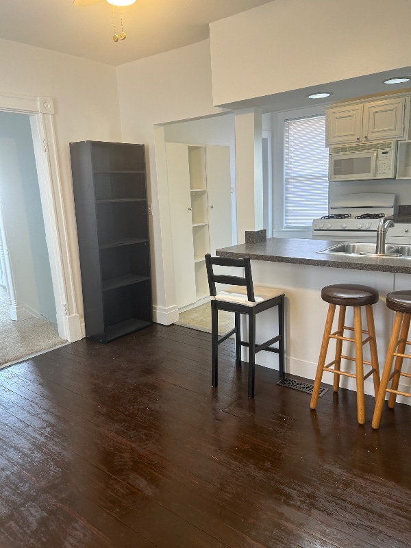 Photo - 3100 Markbreit Ave Unidad 2