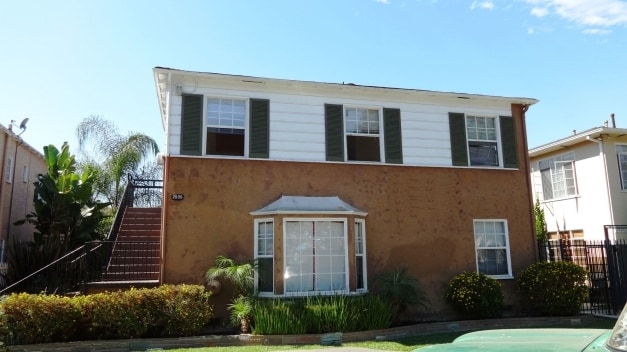 Photo - 2035 Pine Ave