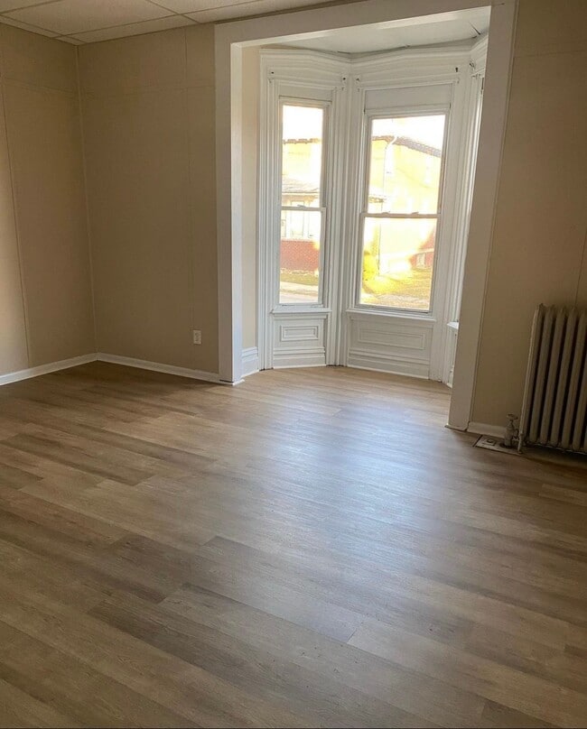 Photo - 19 N Chestnut St