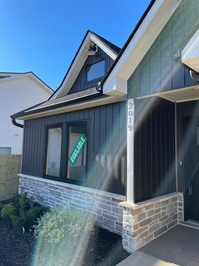 Photo - Beautiful Home for Rent – Modern Comforts ...