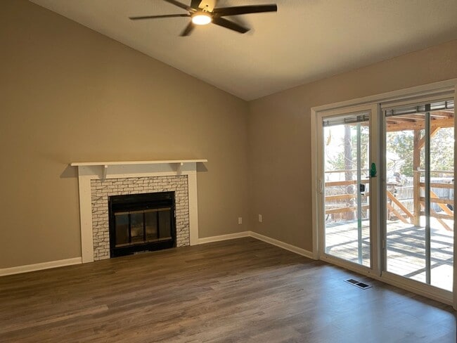 4944 W 8th Street Rd