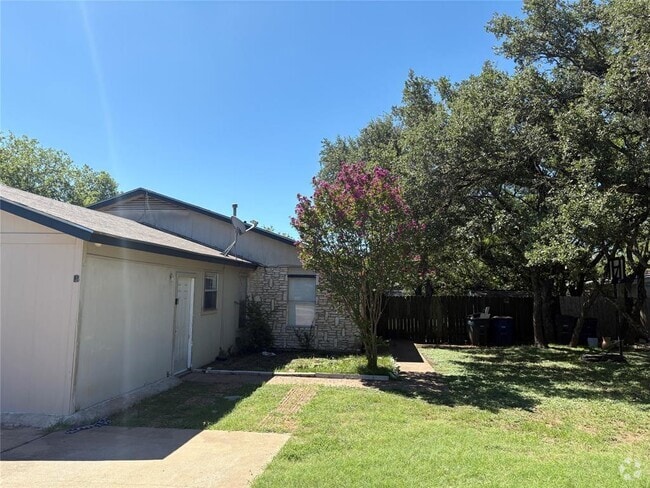 Building Photo - 704 Osage Dr Rental