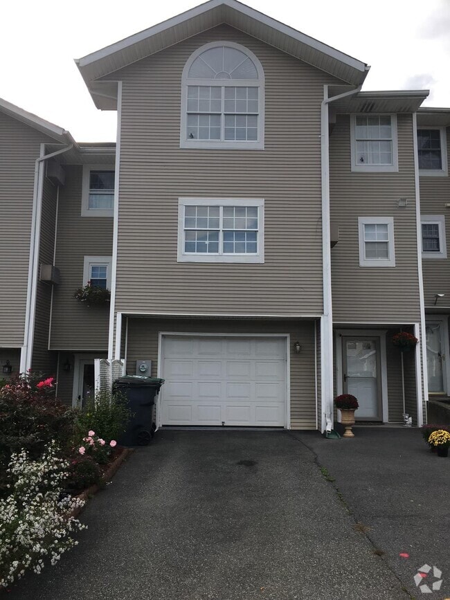 Building Photo - 23 Brookside Dr W Rental