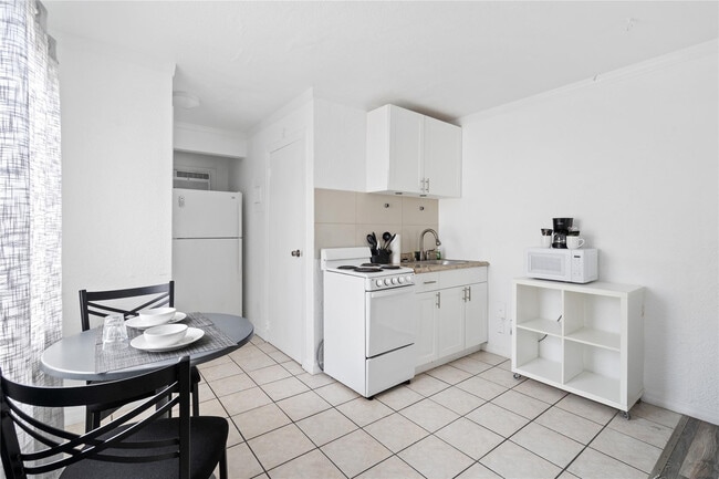 Photo - 913 NE 18th Ave Unit 127