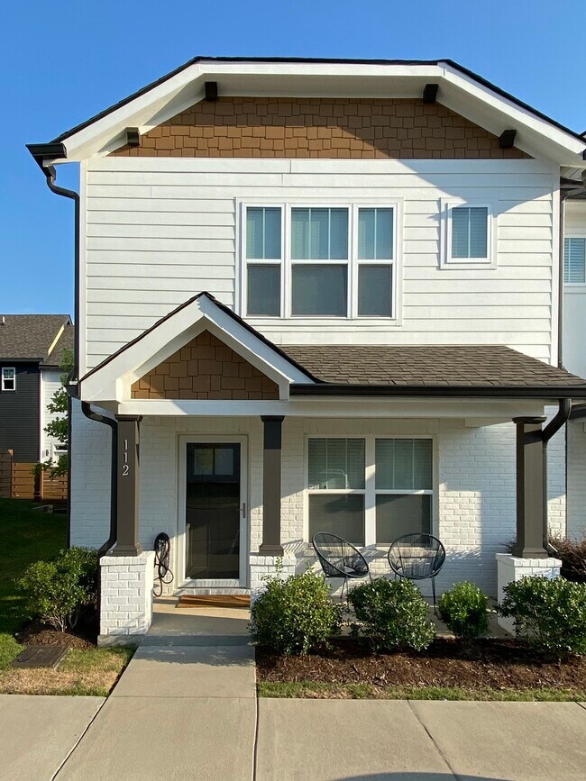 Exterior - End Unit - 112 W Mill Dr Townhome