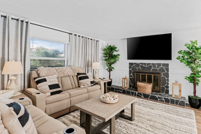 Photo - 1442 45th Ave NE