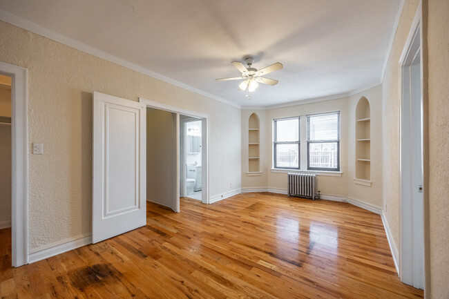 Building Photo - 4828 N Damen Ave Unit 2