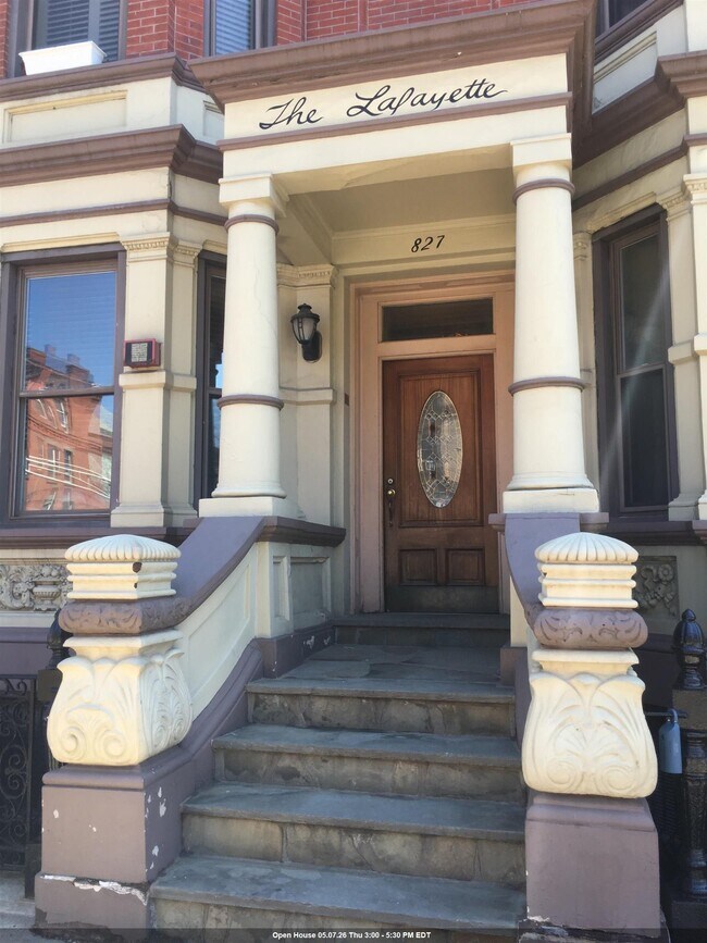 Building Photo - 827 Washington St Unit 4B