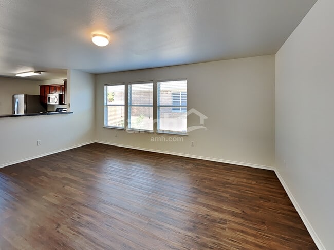 Photo - 1420 Oak Hollow Ln