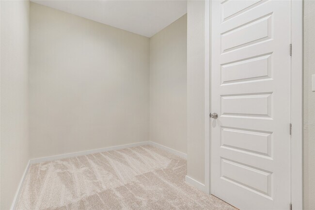 Building Photo - 4643 Galesburg St Unit C Rental