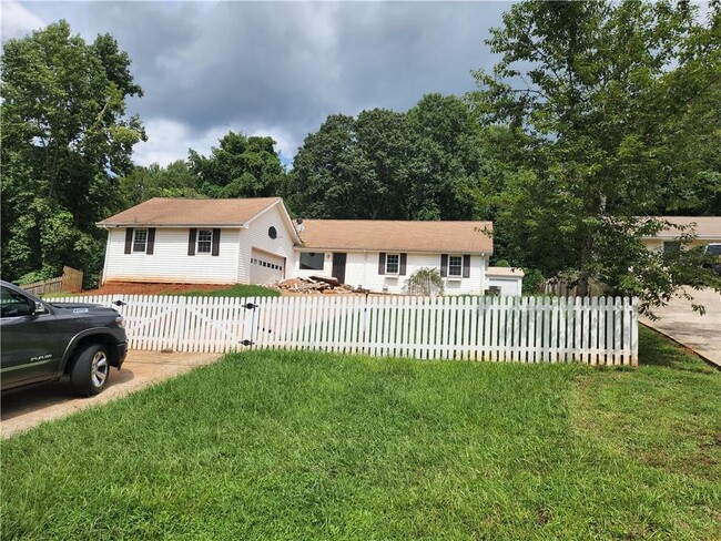 Building Photo - 5143 Ponderosa Farm Rd
