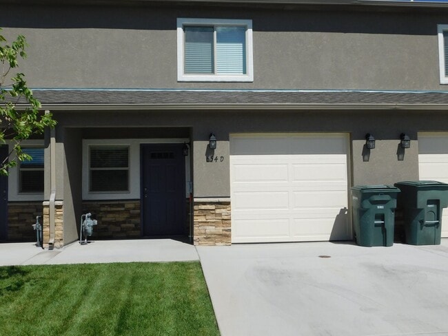 Photo - 654 Trinity Way