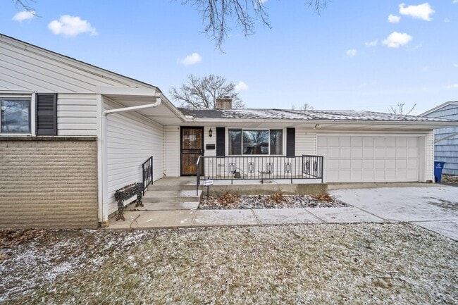 Photo - 1565 Garywood Ave