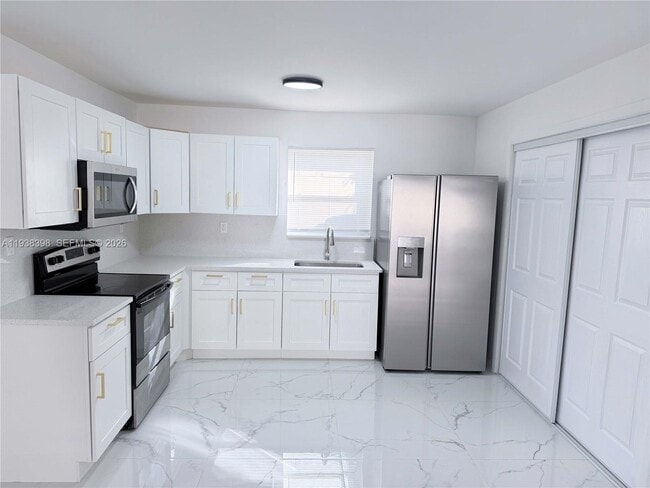 Photo - 133 SE 2nd Ave Unidad 2