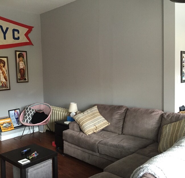 Photo - 216 Front St N