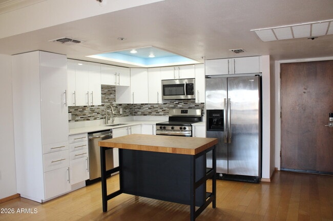 Building Photo - 7950 E Camelback Rd Unit 710