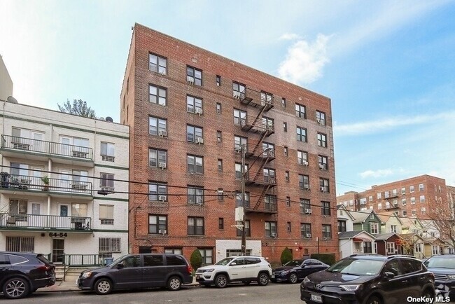Building Photo - 64-48 Booth St Rental