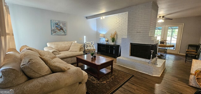 Photo - 1976 Columbia Dr