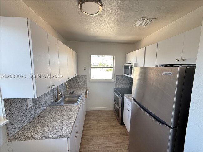 Photo - 236 SW 10th St Unit B