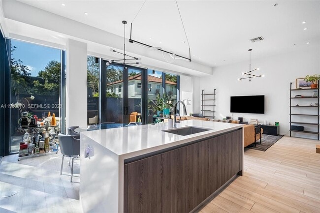 Photo - 3156 SW 27th Ave Unit 101