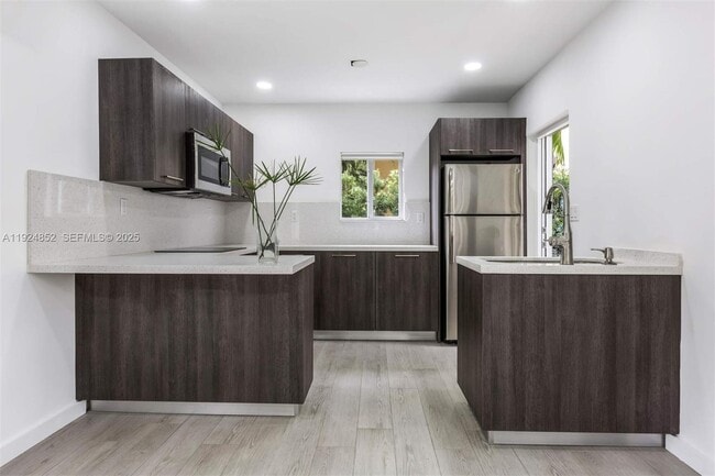 Photo - 623 NE 61st St Unit 5