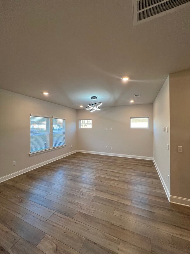 Photo - 3630 Mathewson Way