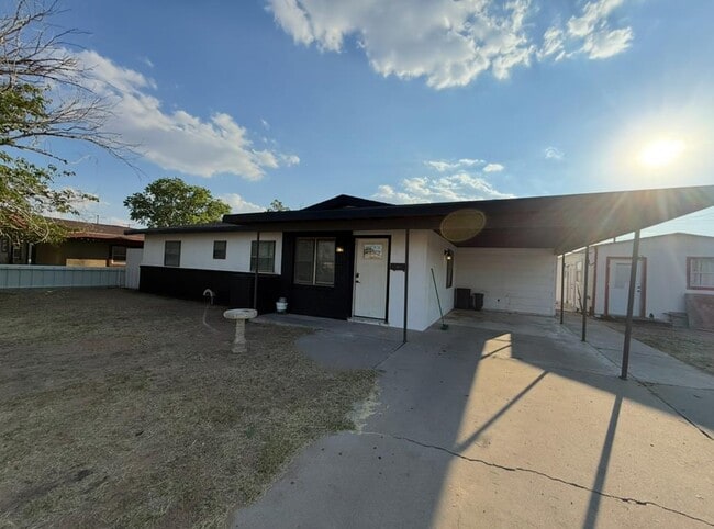 Building Photo - 452 N Ave B Rental