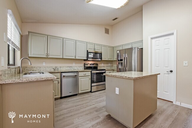 Photo - 542 Eldron Ave