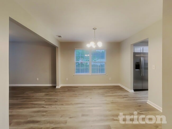 Photo - 613 Amberwood Dr