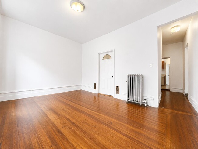 Photo - 182 Claremont Ave Unidad 1