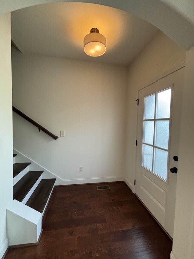 Photo - 954 Lennox Blvd