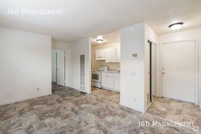 Building Photo - Gorgeous New Remodeled Apartment in North ... Unit 7