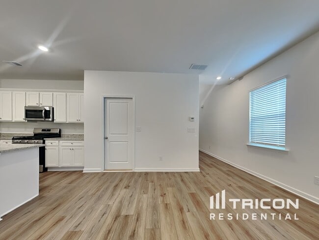 Photo - 2464 Lennox Rd SE