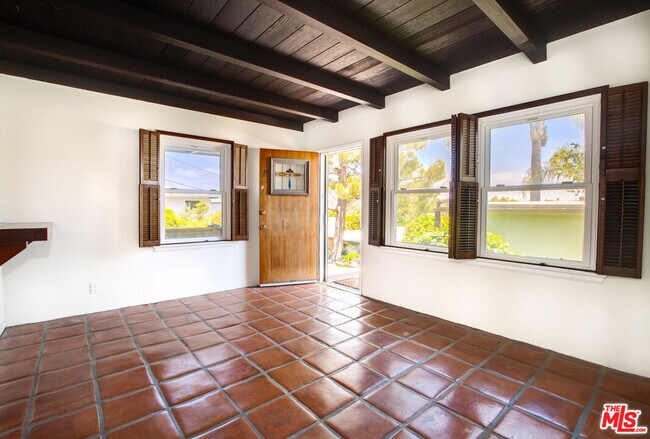 2454 7th St Unidad B