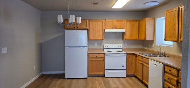 Photo - 200 Country West Rd