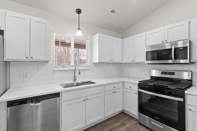 Photo - 4731 Basin St