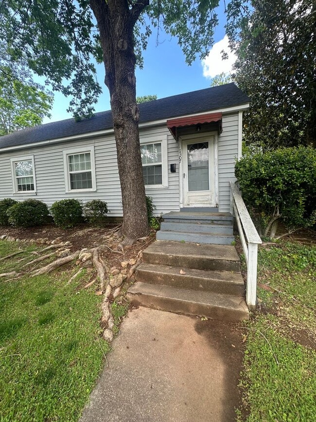 Photo - 1307 E 10th St