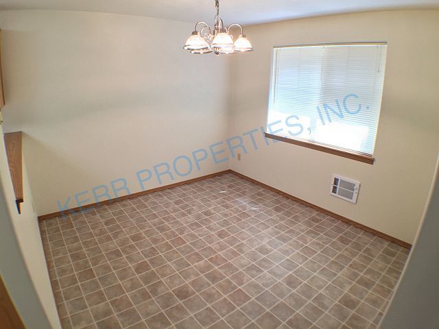 Modern 2-Bed, 2-Bath Multiplex in Gresham – 1126 Sq Ft of Comfortable Living!