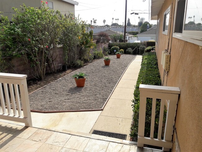 walkway Entrance - 1417 15th St Unit RearHouse