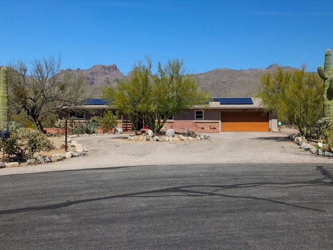 Building Photo - ? Stunning Mountain-View Home with Private Pool & All Utilities Included!!