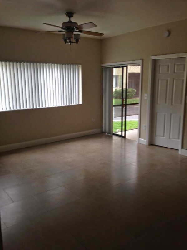 Photo - 2445 SW 18th Terrace Unidad 404