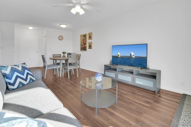 Building Photo - 720 Orton Ave Unit 701