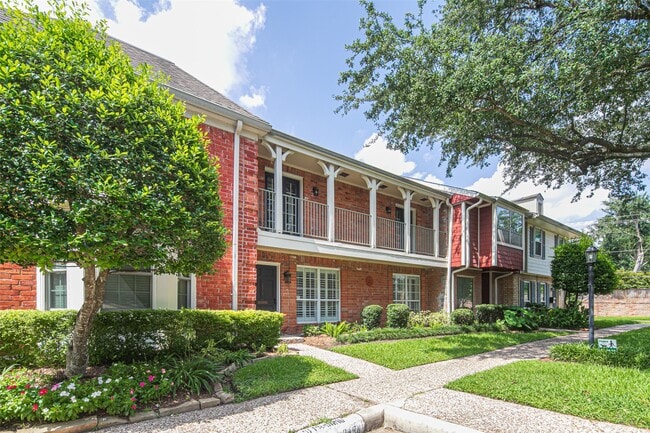 Building Photo - 1573 W Sam Houston Pkwy S