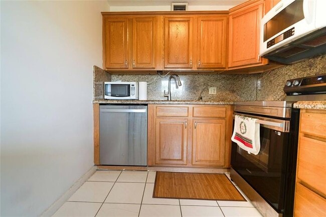 Photo - 300 SW 134th Way Unit 402E