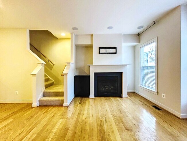 Photo - 4159 Rush St