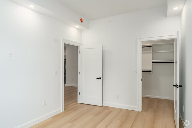 1BR, 1BA - 810SF - Bedroom