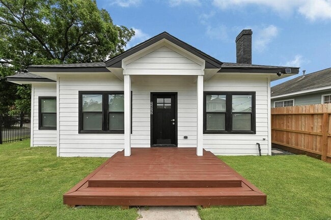 Building Photo - 2422 Lidstone St Rental