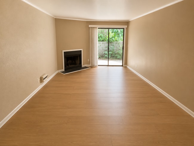 Photo - 1220 Oakplace Dr SW