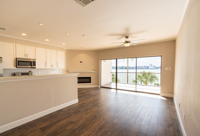 Photo - 401 Lakeside Ln Unit True