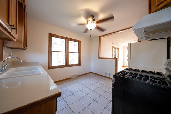 Photo - 3950 Hubbard Ave N